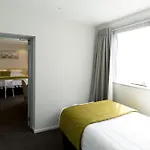 2 On Whiteleigh And 239 On Lincoln Motel